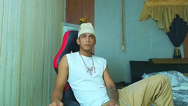 dominic smith  online show from 06-08-26, 02:34