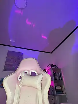 Tsuki-moon online show from 11-23-25, 10:26