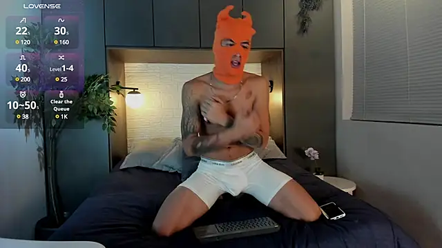 Snapshot of DrakeNeumann chatting on 02-17-25, 03:36 DrakeNeumann online show from 02-17-25, 03:36