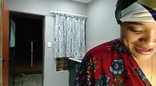 Snapshot of CREAMYCUPCAKExxx chatting on 12-16-24, 12:15 CREAMYCUPCAKExxx online show from 12-16-24, 12:15