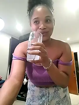 Snapshot of CREAMYCUPCAKExxx chatting on 01-17-25, 09:39 CREAMYCUPCAKExxx online show from 01-17-25, 09:39