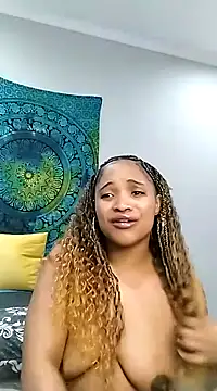 Snapshot of CREAMYCUPCAKExxx chatting on 01-26-25, 02:35 CREAMYCUPCAKExxx online show from 01-26-25, 02:35