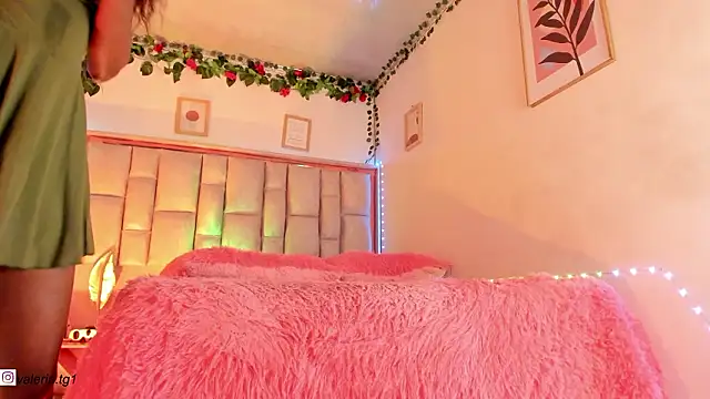 Valeria Thompson1 online show from 03-12-26, 08:59