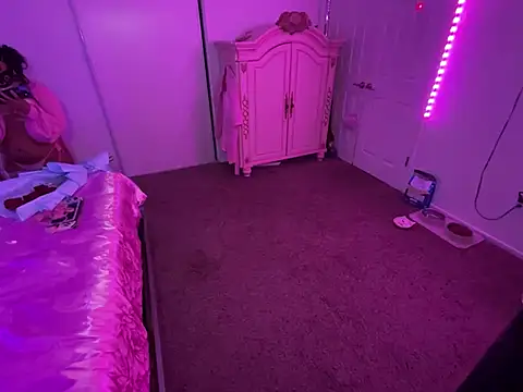 Snapshot of Onlypawzz chatting on 05-08-26, 02:39 Onlypawzz online show from 05-08-26, 02:39