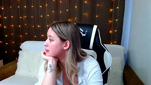 Snapshot of JessRosen chatting on 01-16-25, 10:32 JessRosen online show from 01-16-25, 10:32