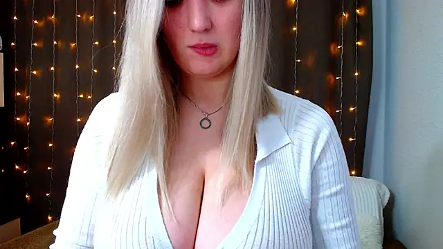 Snapshot of JessRosen chatting on 01-19-25, 04:22 JessRosen online show from 01-19-25, 04:22