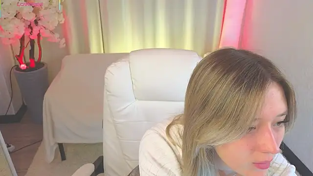 Snapshot of JessRosen chatting on 10-14-25, 03:29 JessRosen online show from 10-14-25, 03:29