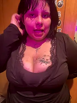 Snapshot of CrisyFerreira chatting on 10-18-25, 02:36 CrisyFerreira online show from 10-18-25, 02:36