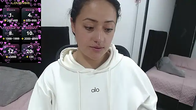 jjulietha95 online show from 10-23-25, 02:00