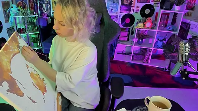 LylithSkye online show from 12-11-24, 12:02