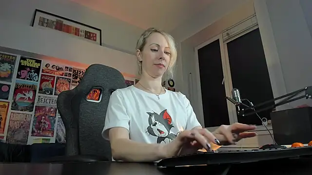 LylithSkye online show from 01-09-25, 12:30