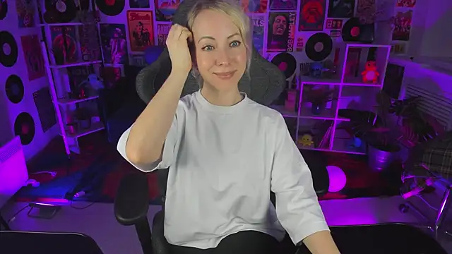 LylithSkye online show from 01-29-25, 10:48