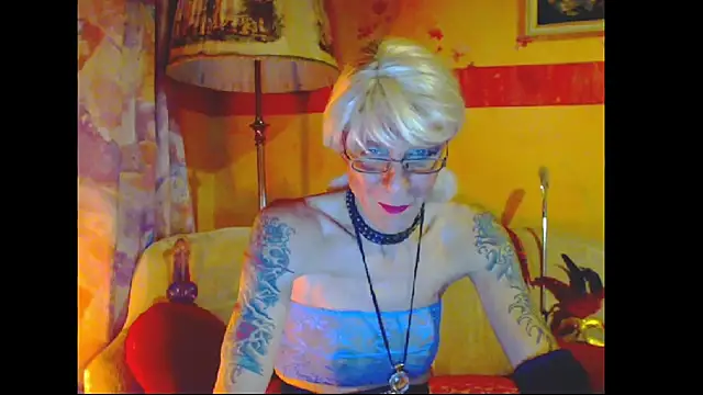 Snapshot of cuxladyboy chatting on 12-13-24, 04:49 cuxladyboy online show from 12-13-24, 04:49