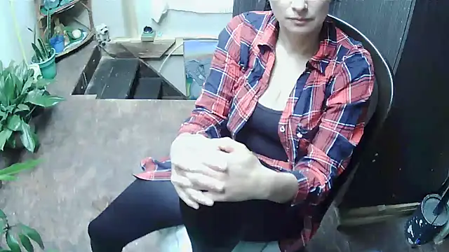 Snapshot of Jennys_room_77 chatting on 11-25-25, 04:40 Jennys room 77 online show from 11-25-25, 04:40