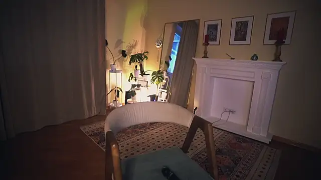 Snapshot of Leona_Mell chatting on 01-05-25, 02:38 Leona Mell online show from 01-05-25, 02:38