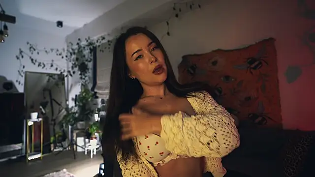 Snapshot of Leona_Mell chatting on 10-10-25, 11:04 Leona Mell online show from 10-10-25, 11:04