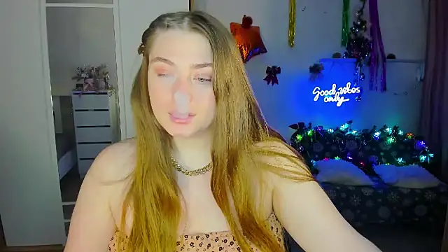 Demure Smile online show from 12-06-24, 03:52