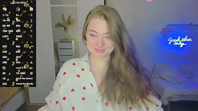 Demure Smile online show from 01-25-25, 04:13