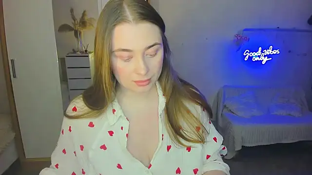 Demure Smile online show from 02-11-25, 04:56