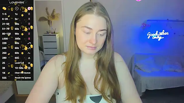 Demure Smile online show from 02-13-25, 04:54