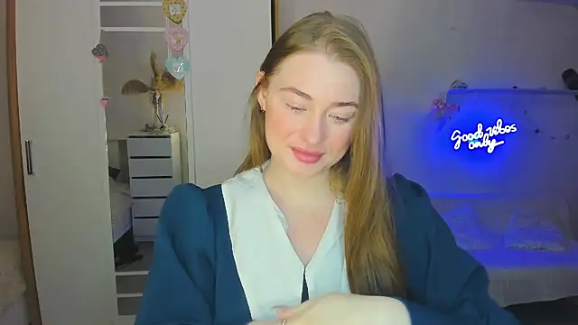 Snapshot of Demure_Smile chatting on 02-15-25, 01:53 Demure Smile online show from 02-15-25, 01:53