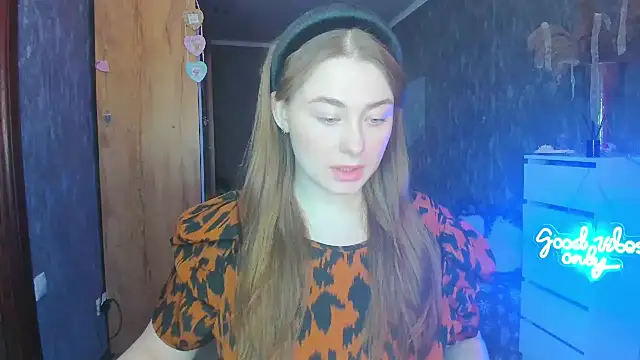 Demure Smile online show from 02-26-25, 06:04