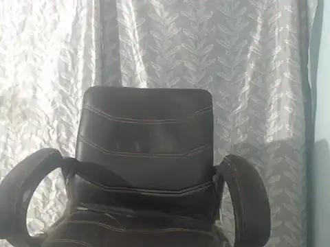 Snapshot of cute-priy chatting on 11-13-25, 04:22 cute-priy online show from 11-13-25, 04:22