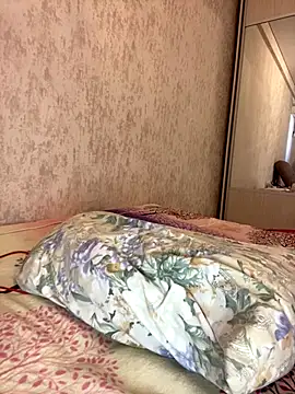 MollyDolle online show from 11-15-25, 06:11