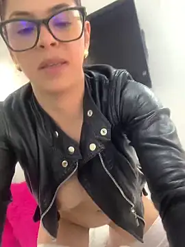 Snapshot of sofia_xxx1 chatting on 02-21-25, 02:06 sofia xxx1 online show from 02-21-25, 02:06