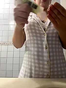 Snapshot of Julinha18 chatting on 12-06-24, 02:24 Julinha18 online show from 12-06-24, 02:24