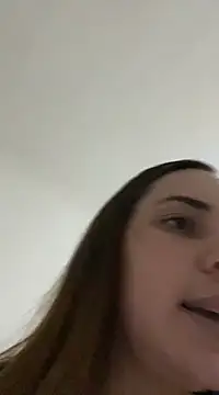 Snapshot of Julinha18 chatting on 01-21-25, 02:22 Julinha18 online show from 01-21-25, 02:22