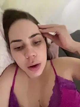 Snapshot of Julinha18 chatting on 01-27-25, 05:25 Julinha18 online show from 01-27-25, 05:25