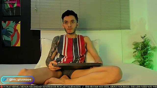 Snapshot of Tylergiuseppe_ chatting on 09-26-25, 09:08 Tylergiuseppe  online show from 09-26-25, 09:08