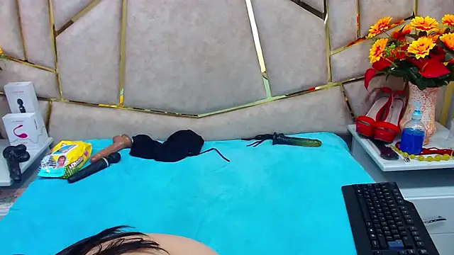 NaomyPrinces online show from 02-16-25, 06:32