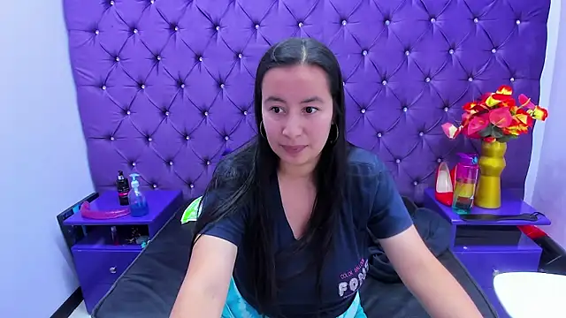 NaomyPrinces online show from 05-09-26, 02:11