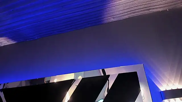 Larabrooks online show from 03-12-26, 07:09