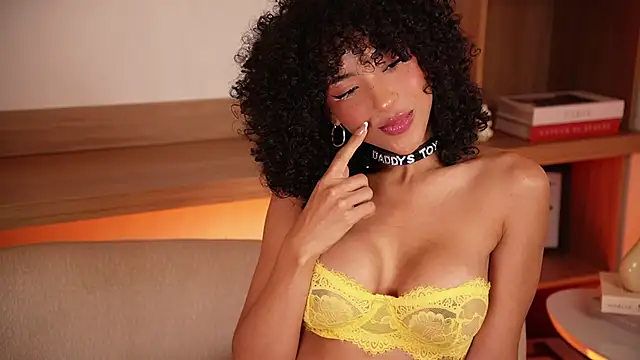 Snapshot of OSHUN_ chatting on 06-01-26, 12:29 OSHUN online show from 06-01-26, 12:29