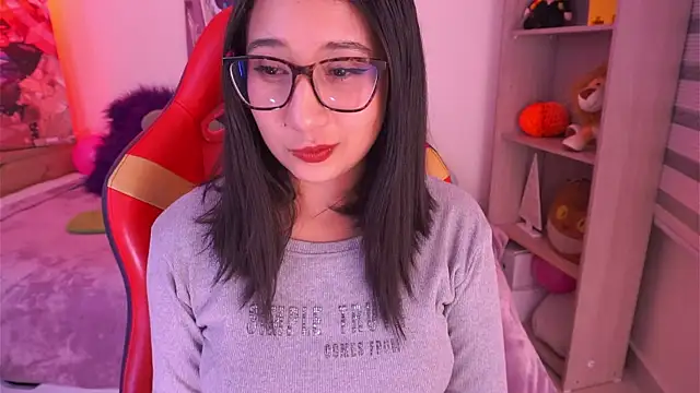 Snapshot of Sunny_flower_ chatting on 12-17-25, 01:11 Sunny flower online show from 12-17-25, 01:11