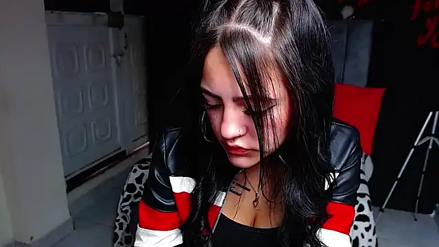 Violettasquirt online show from 03-28-26, 01:43