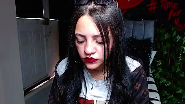 Violettasquirt online show from 04-14-26, 01:28