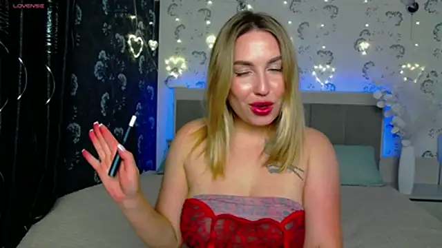 Snapshot of KisssAmmeli chatting on 06-11-26, 12:25 KisssAmmeli online show from 06-11-26, 12:25