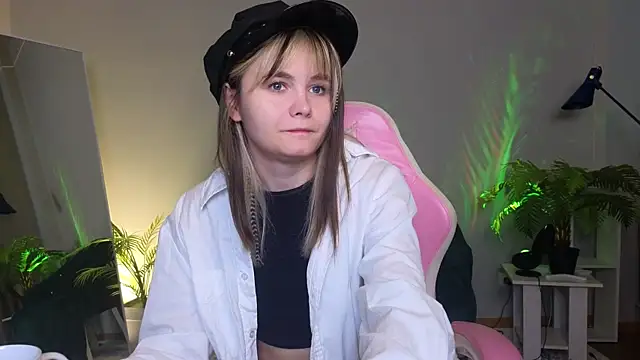 CiriRianonn online show from 09-28-25, 04:29