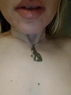 Linda 999 online show from 12-22-25, 02:30