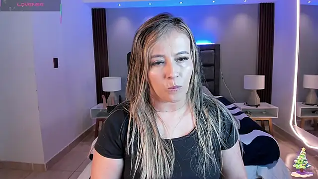 Snapshot of Susann_Ross chatting on 12-18-25, 10:54 Susann Ross online show from 12-18-25, 10:54