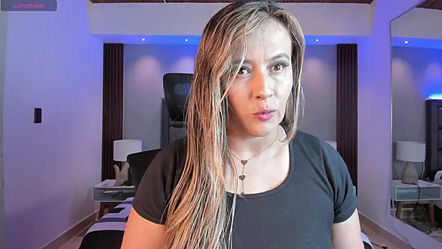 Snapshot of Susann_Ross chatting on 01-10-26, 11:01 Susann Ross online show from 01-10-26, 11:01