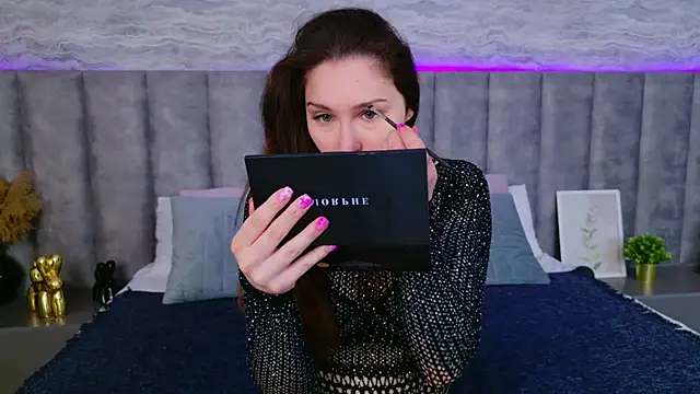 RoxiLester online show from 03-16-25, 05:03