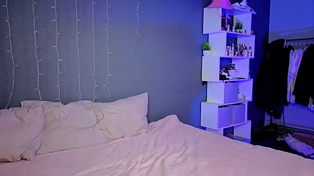 aneta alisha online show from 10-28-25, 01:36