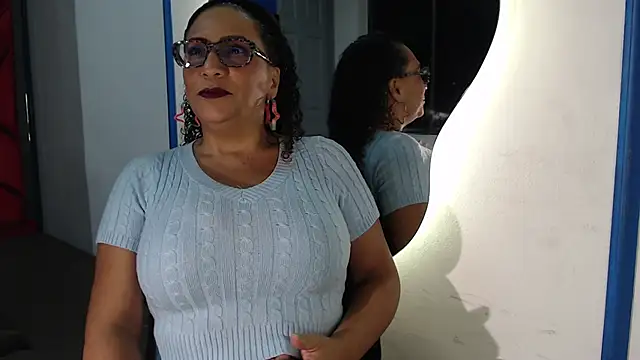 Snapshot of EvaMills1 chatting on 02-05-25, 07:42 EvaMills1 online show from 02-05-25, 07:42