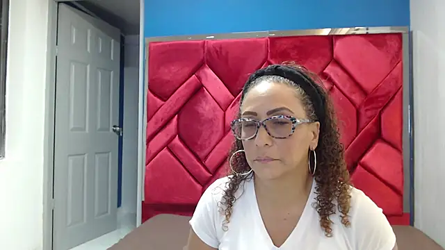 Snapshot of EvaMills1 chatting on 02-12-25, 07:45 EvaMills1 online show from 02-12-25, 07:45