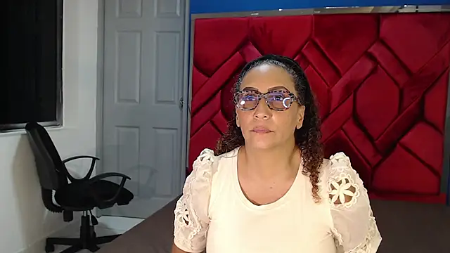 Snapshot of EvaMills1 chatting on 02-18-25, 07:41 EvaMills1 online show from 02-18-25, 07:41